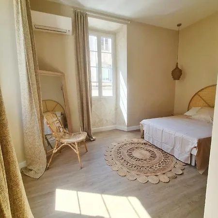 Rousse, Hypercentre A 100 M De La LʼÎle-Rousse